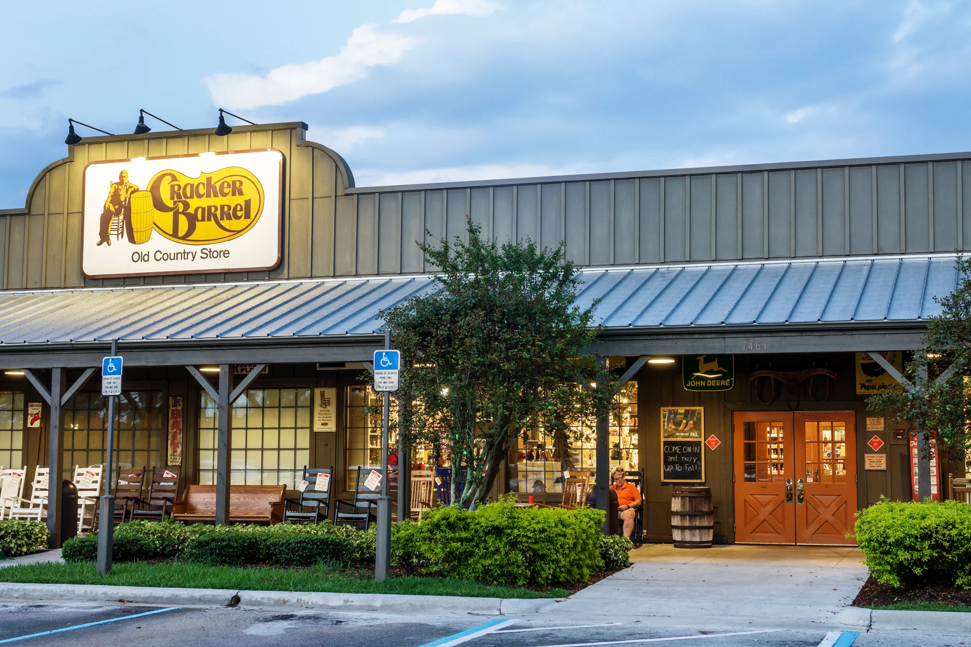 Cracker Barrel restaurant